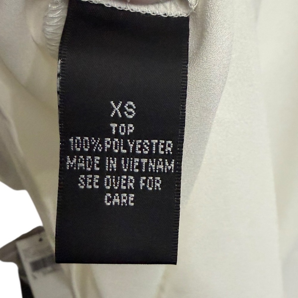 NWT‎ AGB Womens Cream Roll Tab Sleeve V-Neck Blouse Top Size XSmallu - Picture 6 of 8